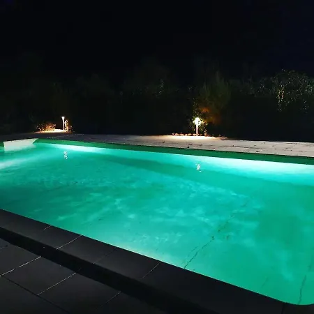 Quarto em Acomodações Particulares Chbre Tamara Du Chateau Avec Piscine Pépieux